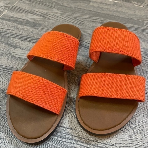 Sanuk “Yoga Gora” Coral Sandals - Picture 2 of 10